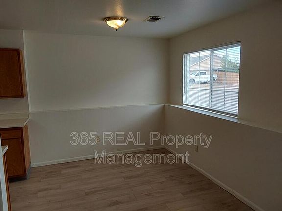 5th image of 3621 Centennial Cir APT 2