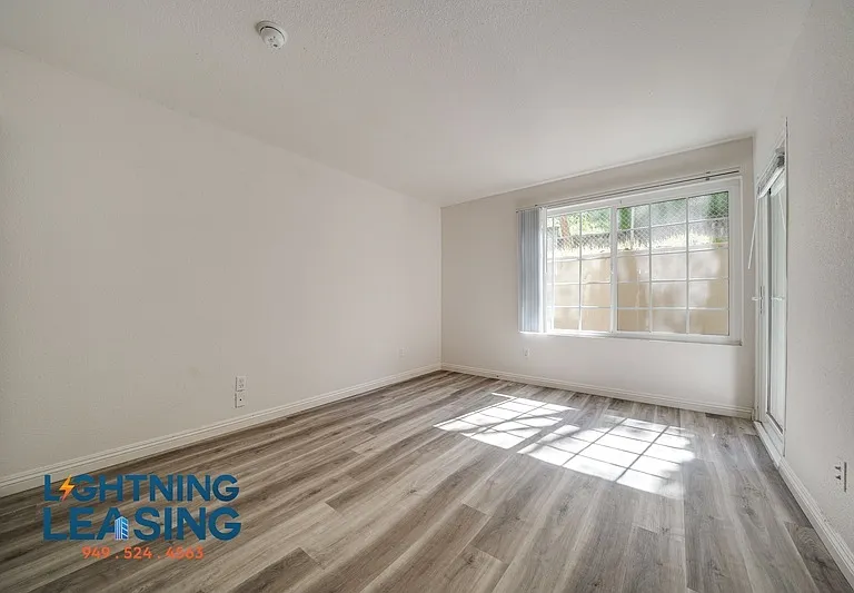 2850 Riverside Dr #3-207 — Photo 5