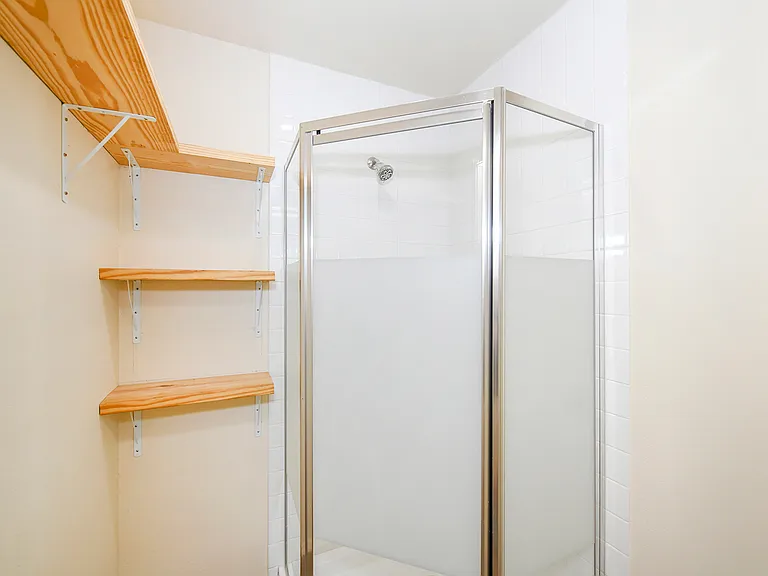 222 Highview Dr — Photo 10