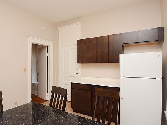 5th image of 1407 W Erie St APT 1R