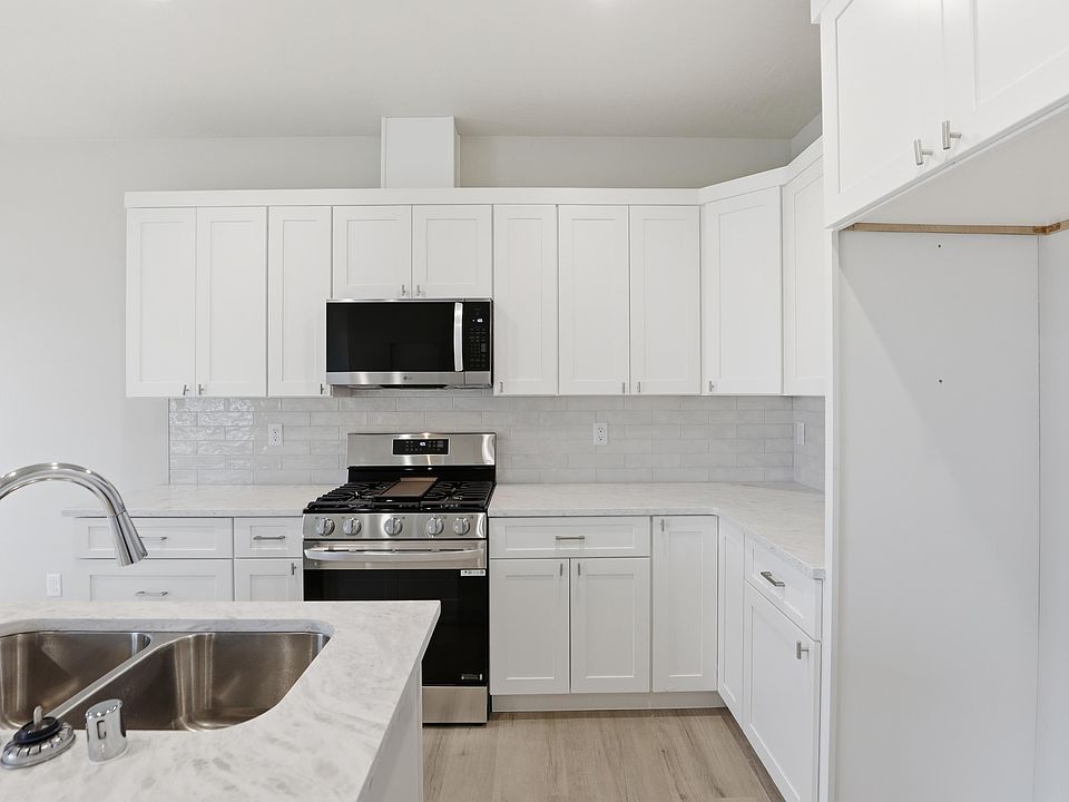 1st image of 609 N Creative Way