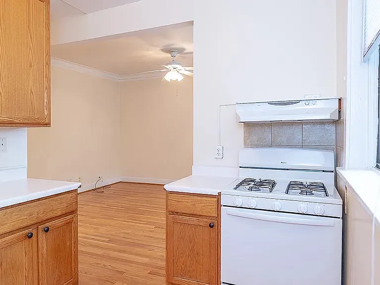 3 bed, 1030 sqft, $2,600 — Photo 3