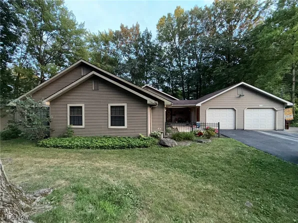 972 Perkins Jones Rd, Warren, OH 44483