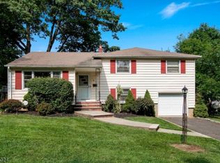 18 Taft Ct, Livingston, NJ 07039