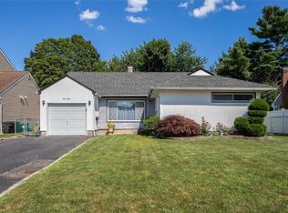 512 Farm Ranch Rd E, Bethpage, NY 11714