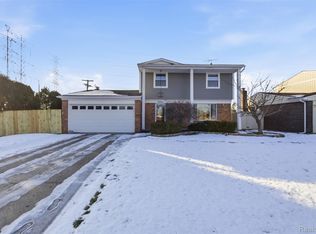 38011 Alcoy Dr, Sterling Heights, MI 48312