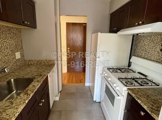 5820 W Sheridan Rd #213, Chicago, IL 60660