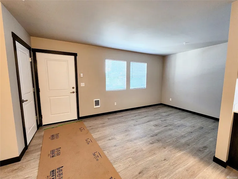 1039 Cedar Ave #201 — Photo 5