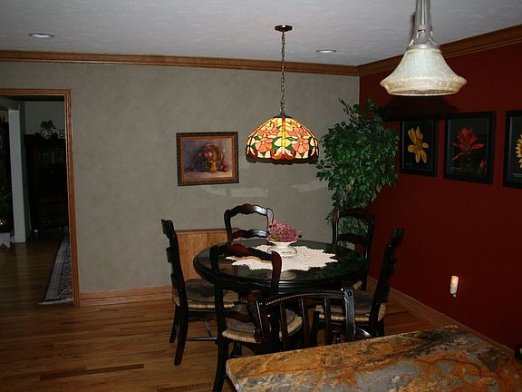 Casual Dining Kitchen