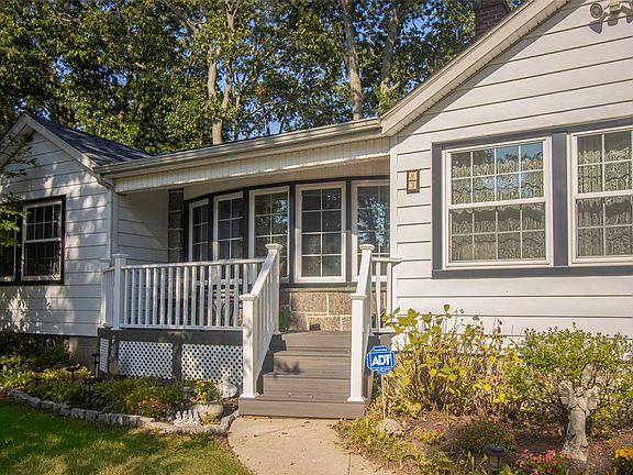 4th image of 83 Beacon Dr