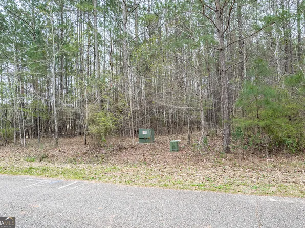 203 Hidden Lakes Dr, Gray, GA 31032