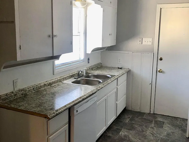 1622 Park Ave — Photo 2
