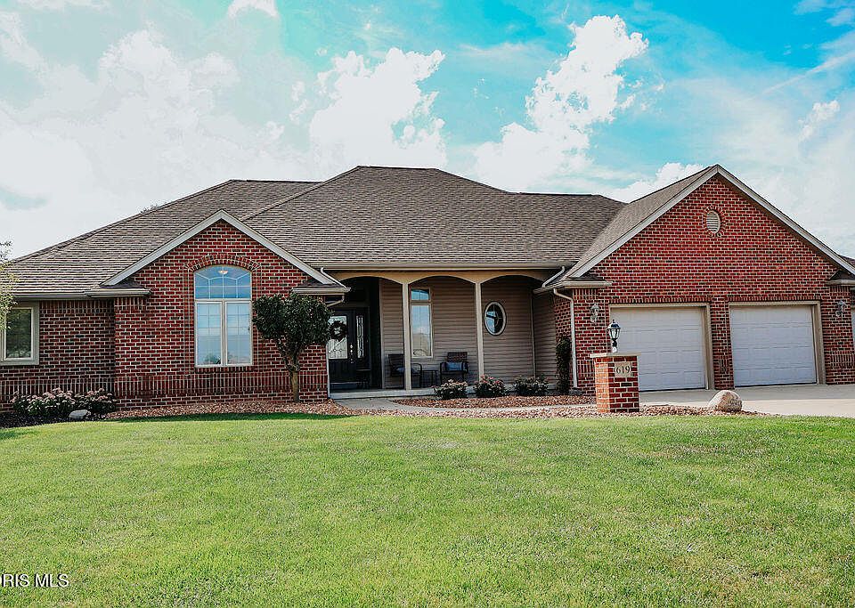 1st image of 619 Cardinal Ln