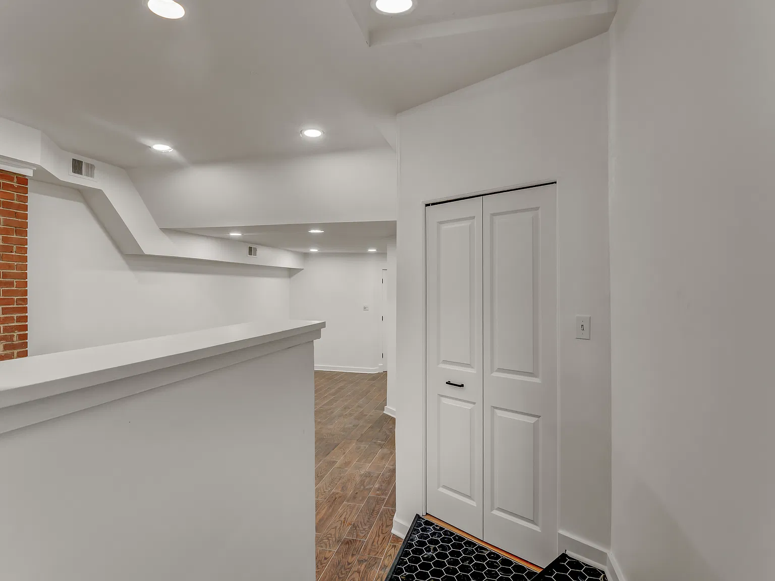 2 bed, 927 sqft, $4,000 — Photo 3