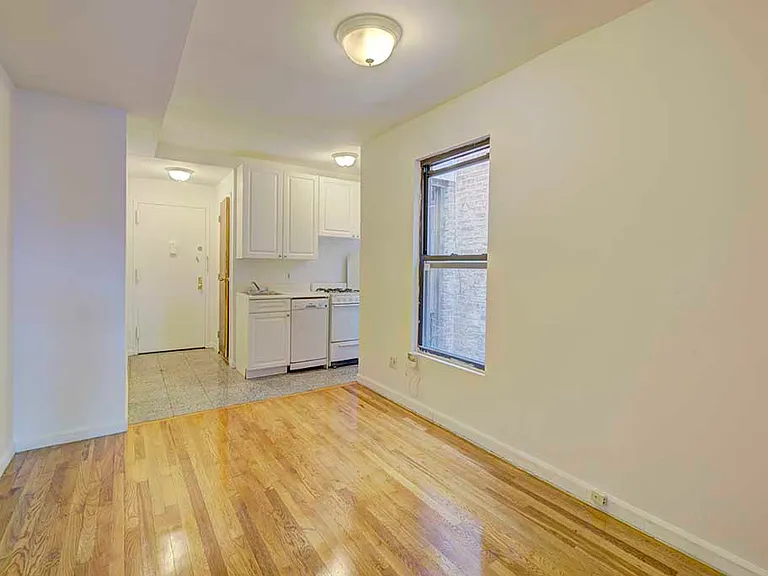 7 Carmine St #22 — Photo 3