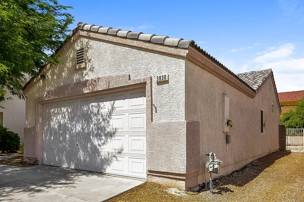 3 bed, 2.0 bath, 1260 sqft, $1,840 — Photo 3
