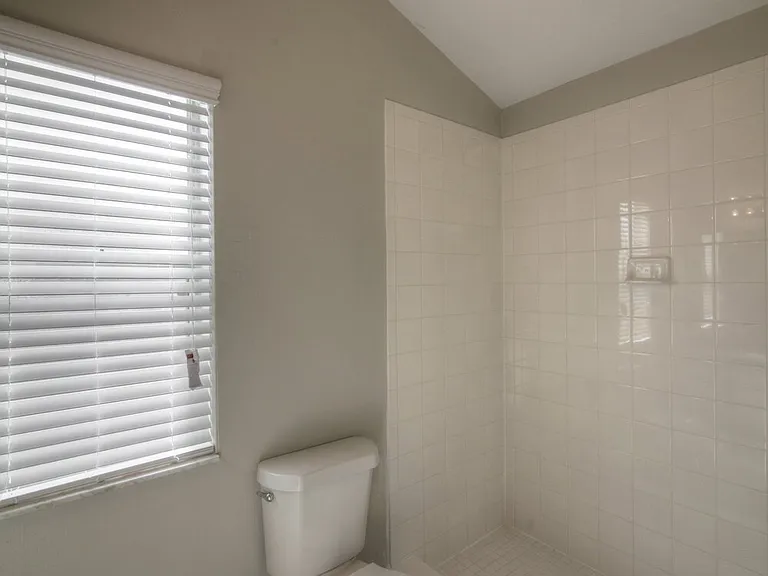 1036 Covington St — Photo 11