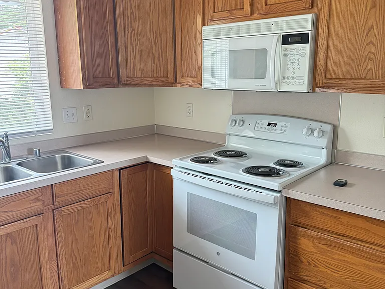 9312 Fairhill Dr NE #B — Photo 11