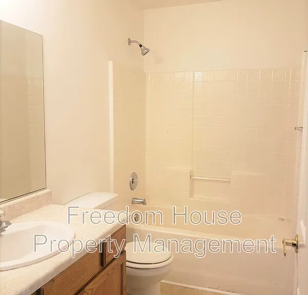 1080 Karen Ct #3 — Photo 16
