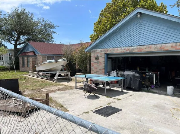 122 Saint Peter St, Rockport, TX 78382