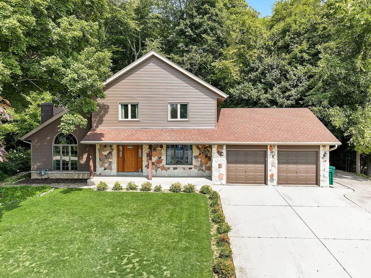 640 West Briarknoll COURT, Saukville, WI 53080 Zillow