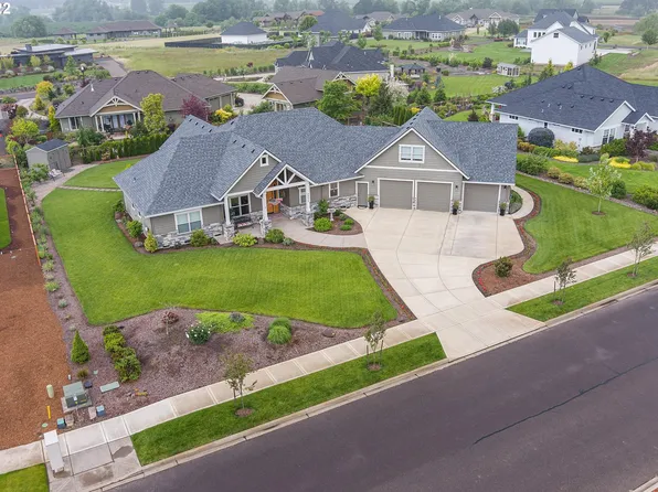 2075 SW Fox Swale Ln, McMinnville, OR 97128