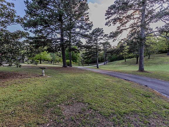 5th image of 244 Pearson Dr S