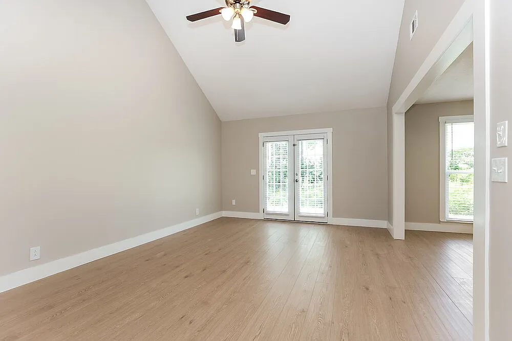 3 bed, 2.0 bath, 1234 sqft, $2,130 — Photo 3