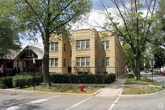 1st image of 4558 N Kostner Ave #G