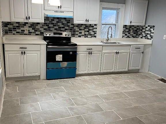 2nd image of 80 Station St #2