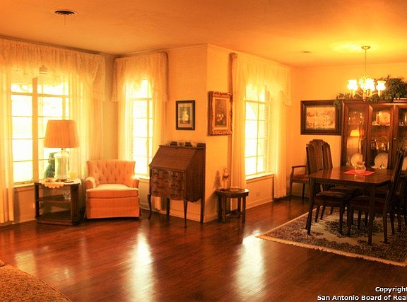 3rd image of 135 Shannon Lee St