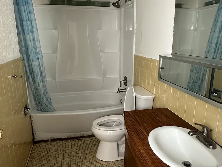 Second floor full bathroom