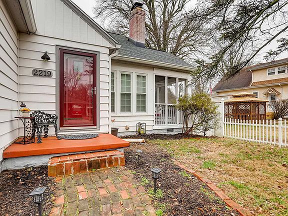 5th image of 2219 E Gum St