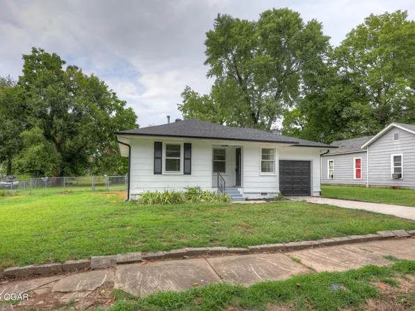 1013 Mineral St, Webb City, MO 64870