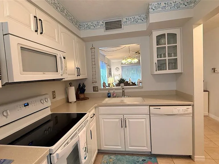 3668 Trophy Blvd — Photo 8