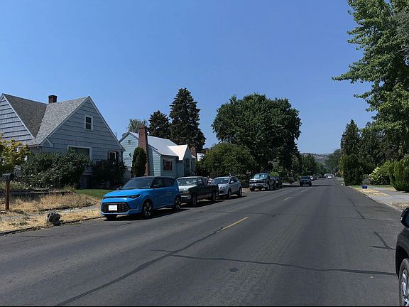 4th image of 605 W 10th St