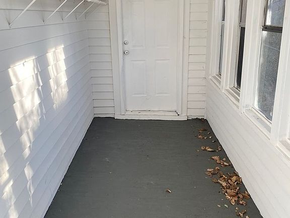 5th image of 2620 Emerson Ave N