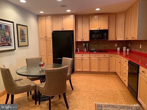 4th image of 4800 Water Park Dr Unit M