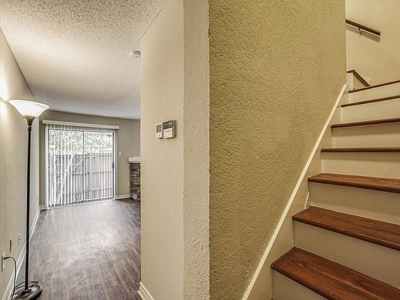4th image of 1100 Brighton Dr APT B