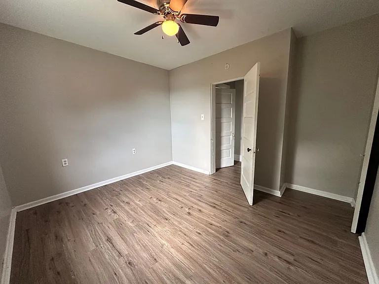 263 Glenwood Dr — Photo 12