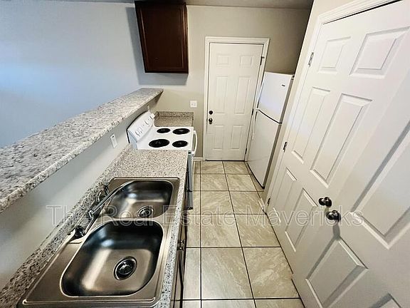 5th image of 309 N Holly St
