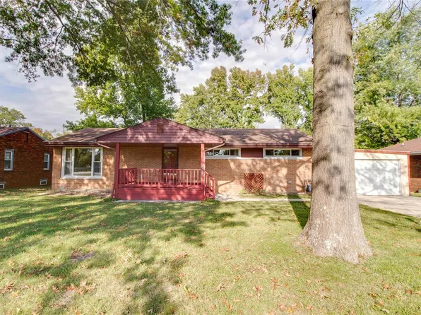 7410 Montclair Ave, Godfrey, IL 62035