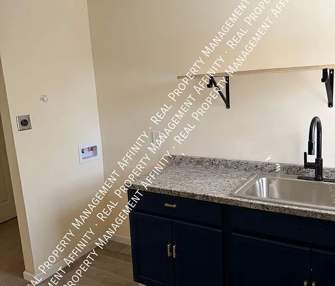 2490 Staten Ave #3 — Photo 5