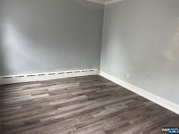 4th image of 61 Spring St