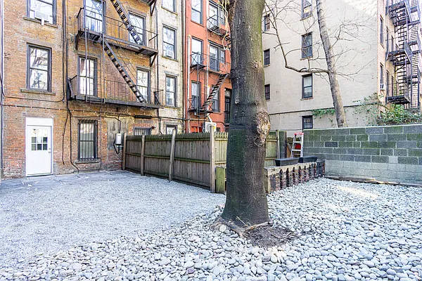 Rented by Compass | media 9