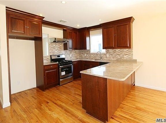 3rd image of 724 Sunrise Ave