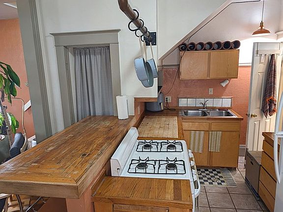 3rd image of 919 E Wilson Ave #2