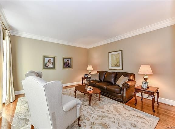 5th image of 3400 Meadow Bluff Dr