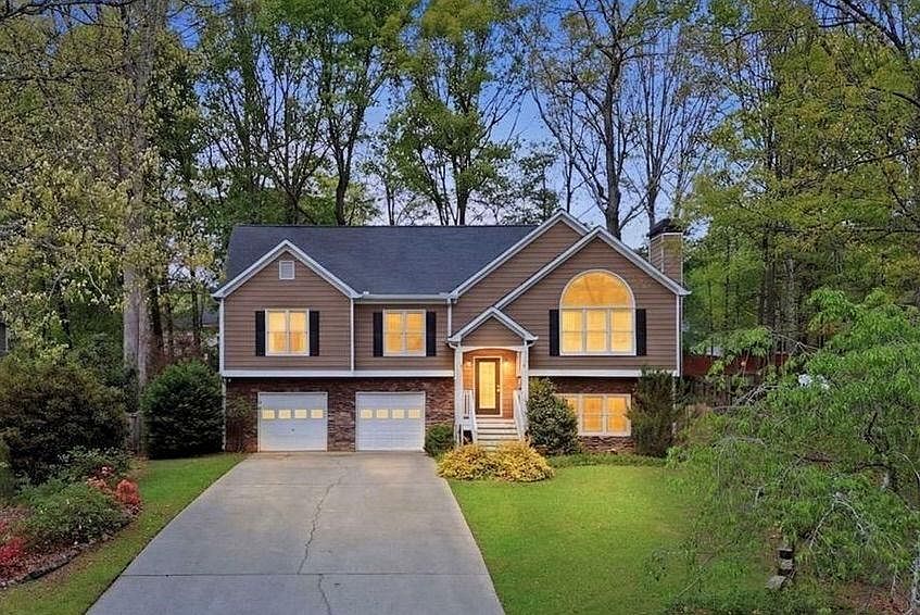 1st image of 102 Cypress Dr