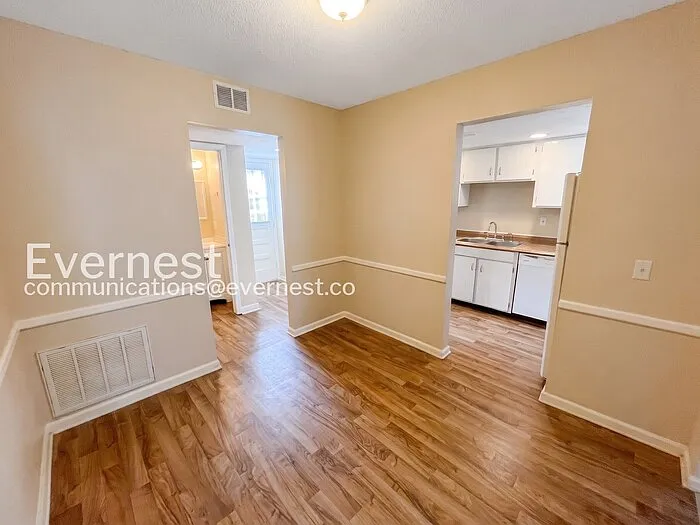 2406 Lyndon Ave #4 — Photo 5